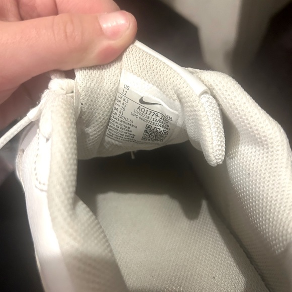 Women’s Nike shoes - Picture 2 of 3